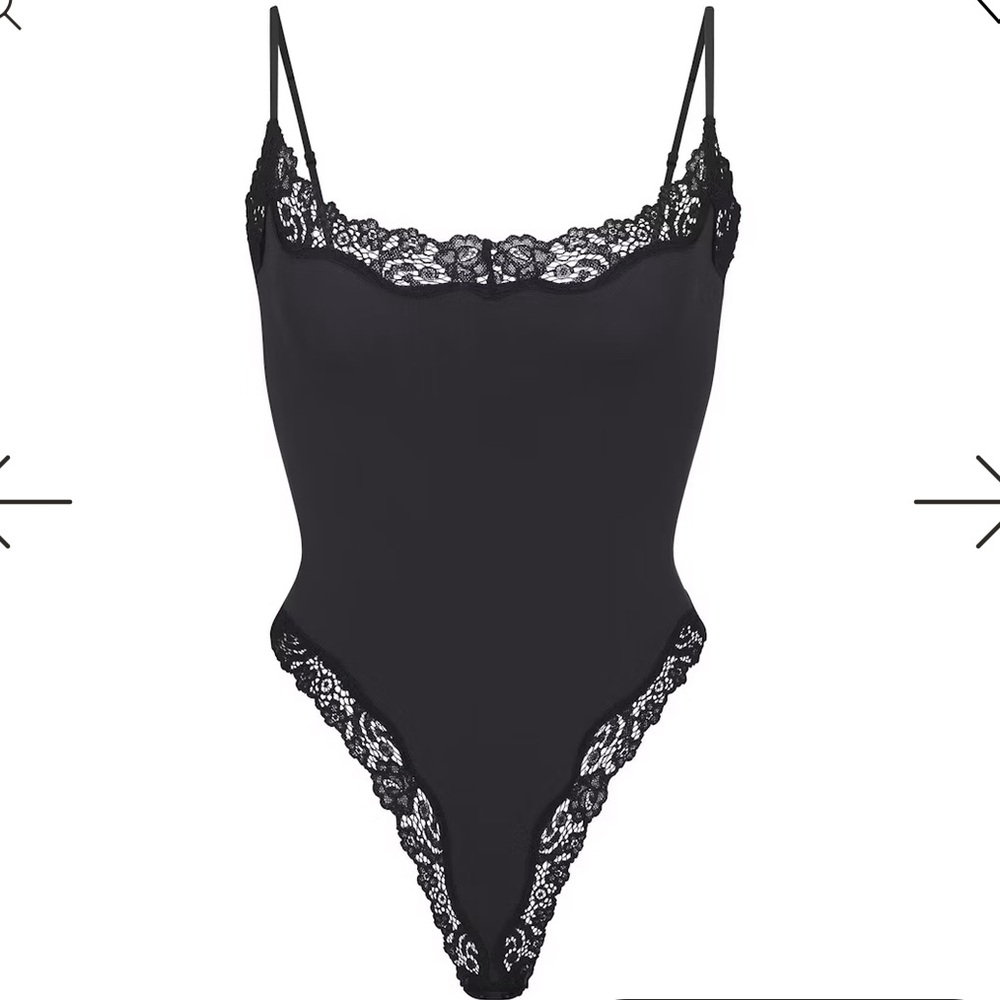 Skims FITS EVERYBODY LACE
CAMI BODYSUIT M